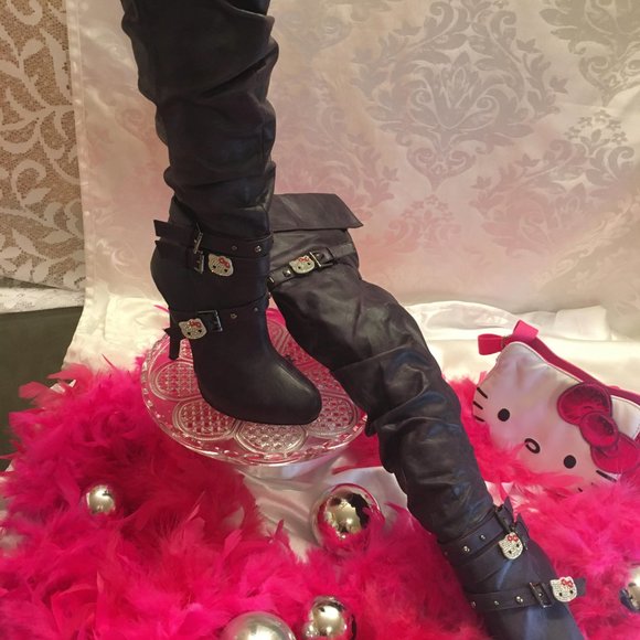 AMAZING grape purple y2k iconic scrunch boots with hello kitty crystal details! - Picture 7 of 14